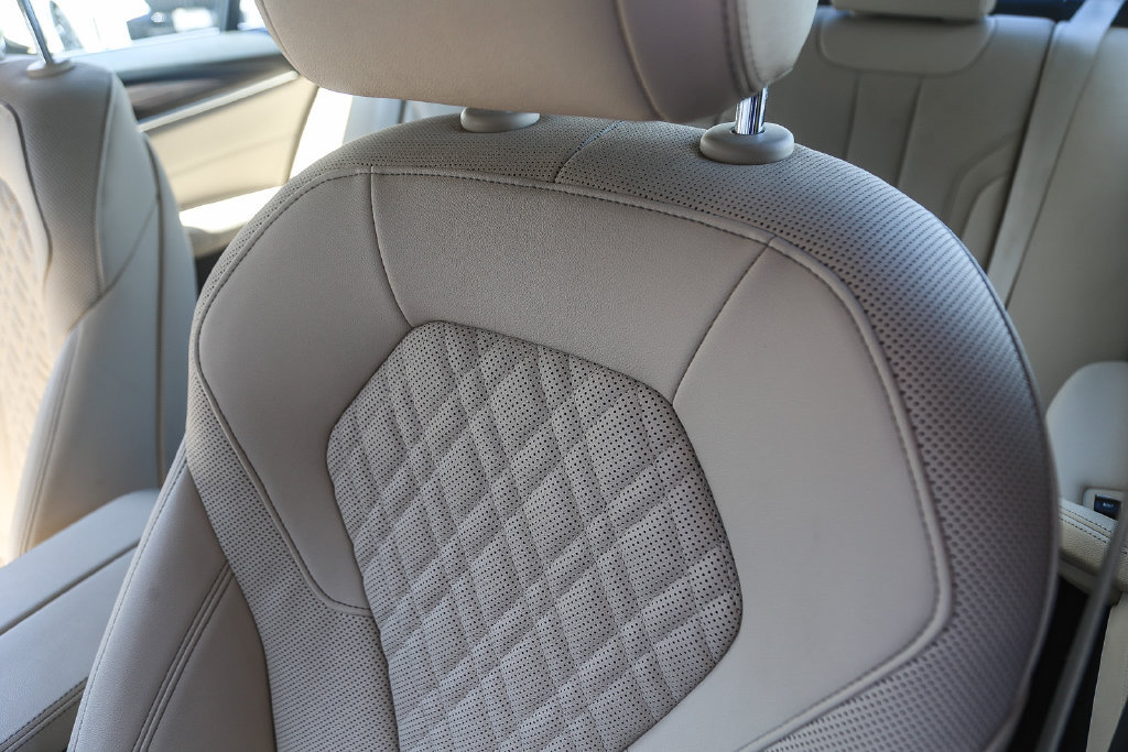Certified 2023 BMW 530e w/ Convenience Package RWD image 22