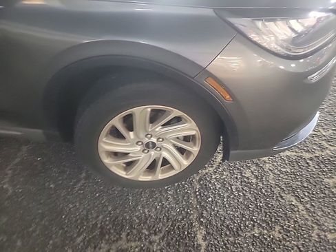 Used 2021 Lincoln Corsair FWD w/ Convenience Package image 5