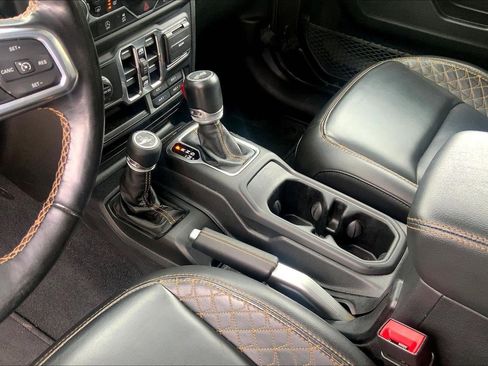 Used 2021 Jeep Wrangler Unlimited Sahara AWD/4WD image 18