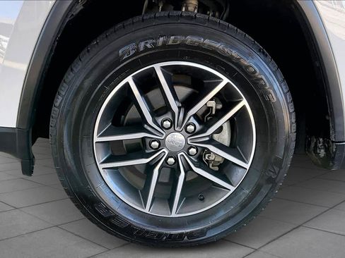 Used 2018 Jeep Grand Cherokee Limited image 11