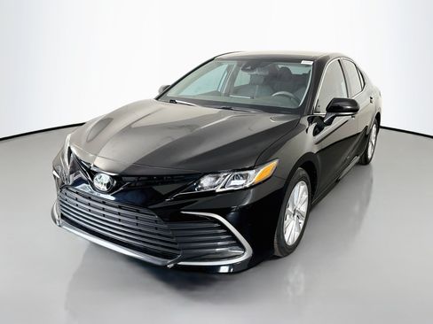 Used 2024 Toyota Camry LE FWD image 4