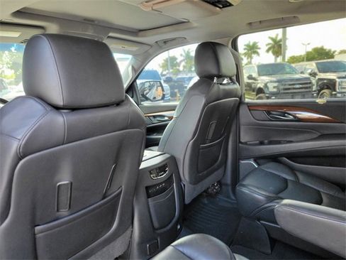 Used 2019 Cadillac Escalade ESV Premium Luxury image 10