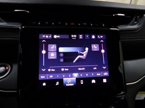 New 2025 Jeep Grand Cherokee Altitude image 30