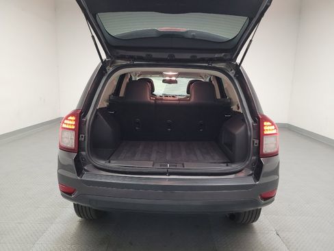 Used 2016 Jeep Compass Latitude image 29