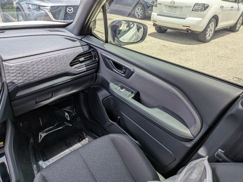 Used 2025 Subaru Forester Premium AWD/4WD image 18