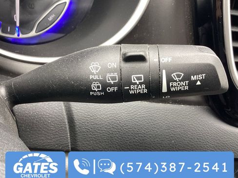 Used 2023 Chrysler Pacifica Touring-L image 34