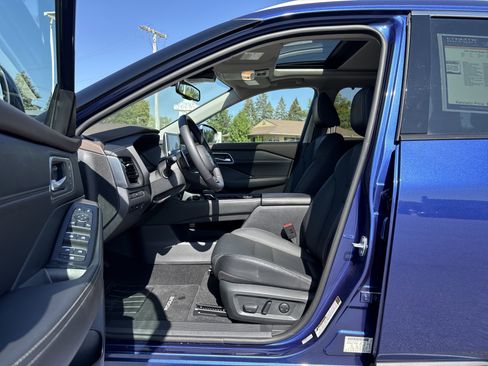 Used 2021 Nissan Rogue SL image 11