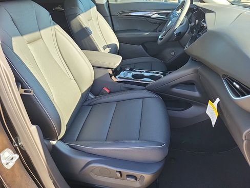 Used 2023 Buick Envision Essence image 10