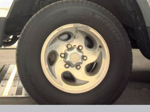 Used 2000 Toyota 4Runner SR5 w/ Upgrade Value Pkg 2 RWD image 9