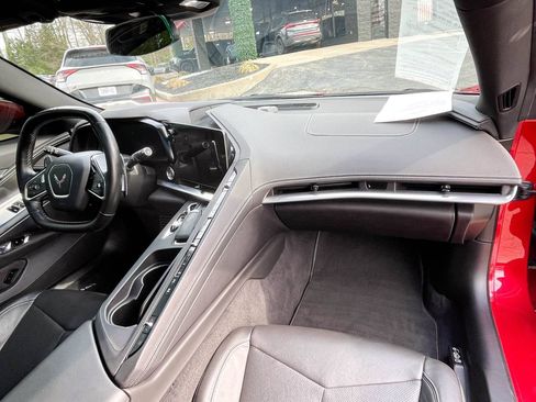 Used 2022 Chevrolet Corvette Stingray Coupe w/ Z51 Performance Package image 9