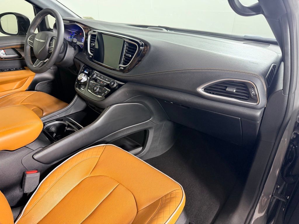 Used 2023 Chrysler Pacifica Pinnacle FWD image 33