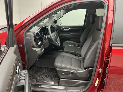 Used 2024 Chevrolet Silverado 1500 LT image 3