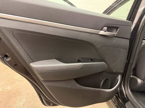 Used 2019 Hyundai Elantra SE w/ Cargo Package image 24