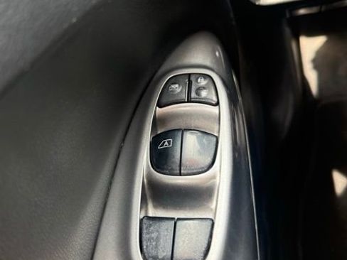 Used 2015 Nissan Juke S image 17