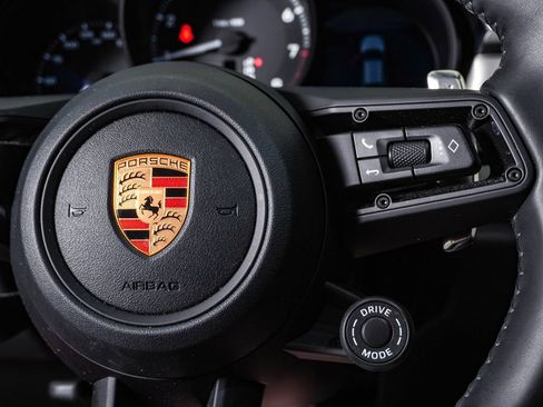Certified 2026 Porsche Macan AWD/4WD image 19