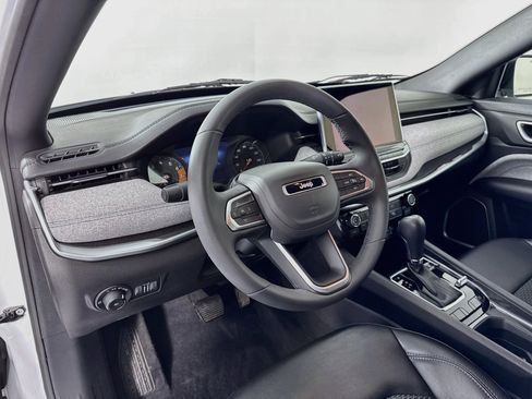 Used 2023 Jeep Compass Latitude AWD/4WD image 9