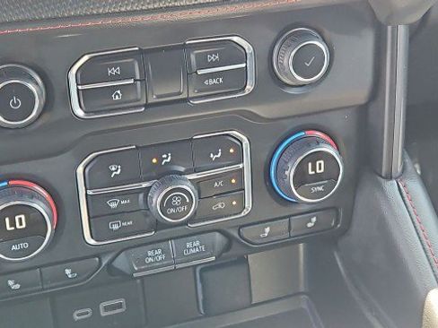 Used 2024 Chevrolet Suburban RST RWD image 17