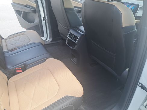 Used 2024 Volkswagen Atlas Cross Sport SE w/ Black Wheel Package AWD/4WD image 11