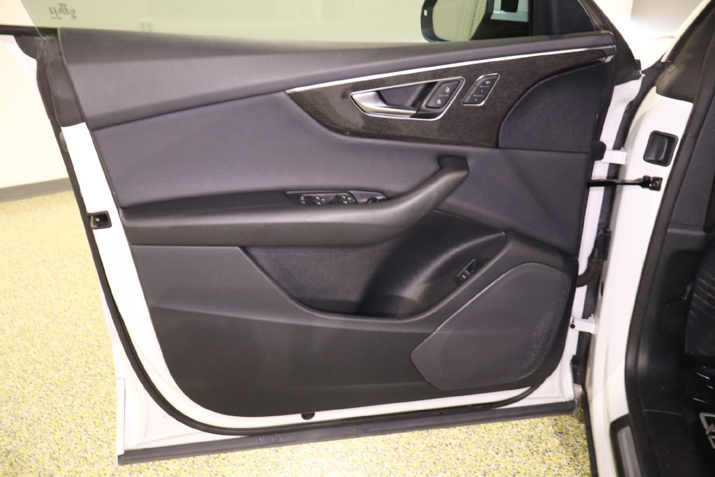 Used 2019 Audi Q8 Premium w/ Convenience Package AWD/4WD image 38