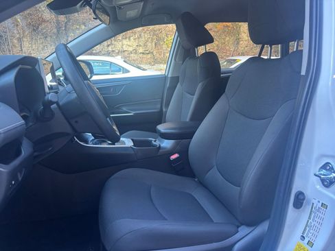 Used 2025 Toyota RAV4 LE image 35
