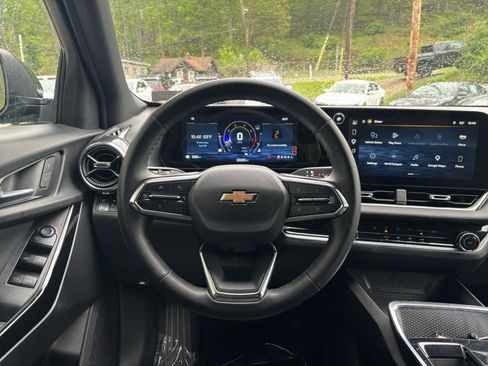 Used 2025 Chevrolet Equinox LT FWD image 35