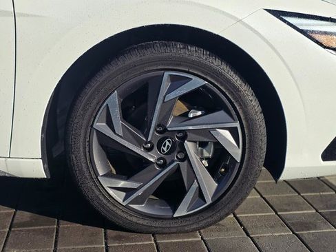New 2025 Hyundai Elantra Limited image 6