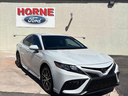 Used 2023 Toyota Camry SE image 1