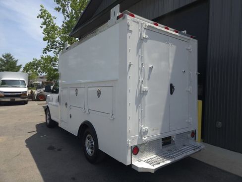 Used 2013 Chevrolet Express 3500 RWD image 3