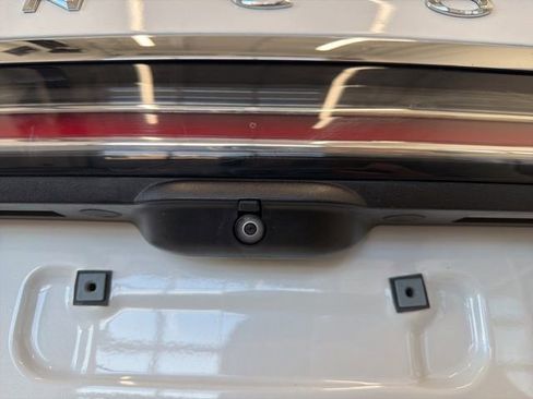 Used 2023 Lincoln Nautilus Reserve image 7