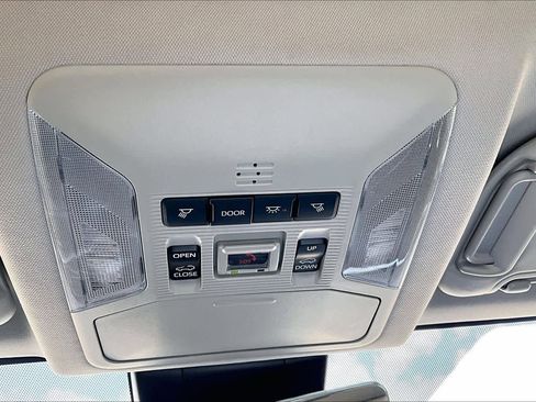 Used 2022 Toyota RAV4 XLE Premium image 32