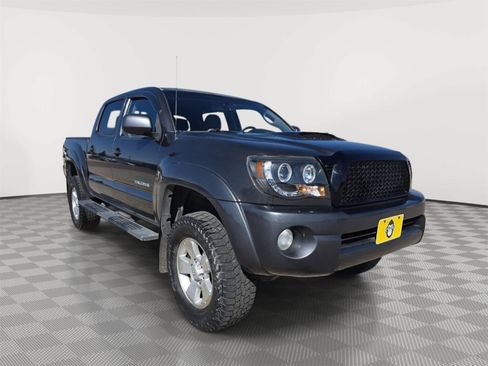 Used 2011 Toyota Tacoma 4x4 Double Cab w/ TRD Sport Pkg w/JBL Audio image 3