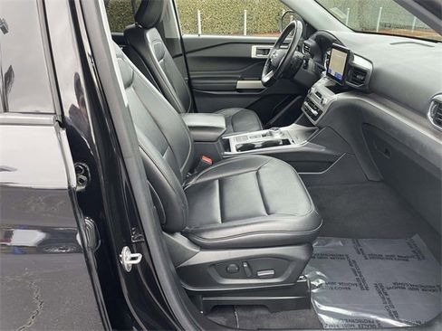 Used 2020 Ford Explorer XLT w/ Equipment Group 202A image 29