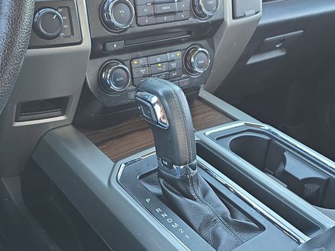 Used 2016 Ford F150 Lariat image 19