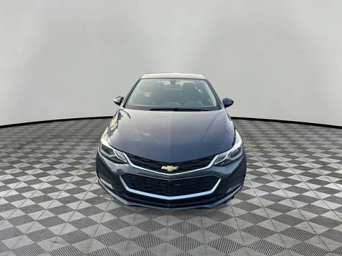 Used 2018 Chevrolet Cruze LT FWD image 3