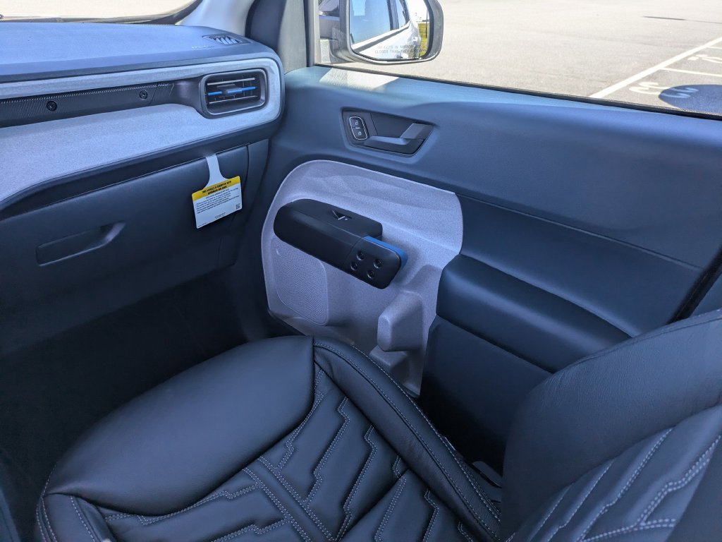 New 2026 Ford Maverick XLT w/ XLT Luxury Package FWD image 17