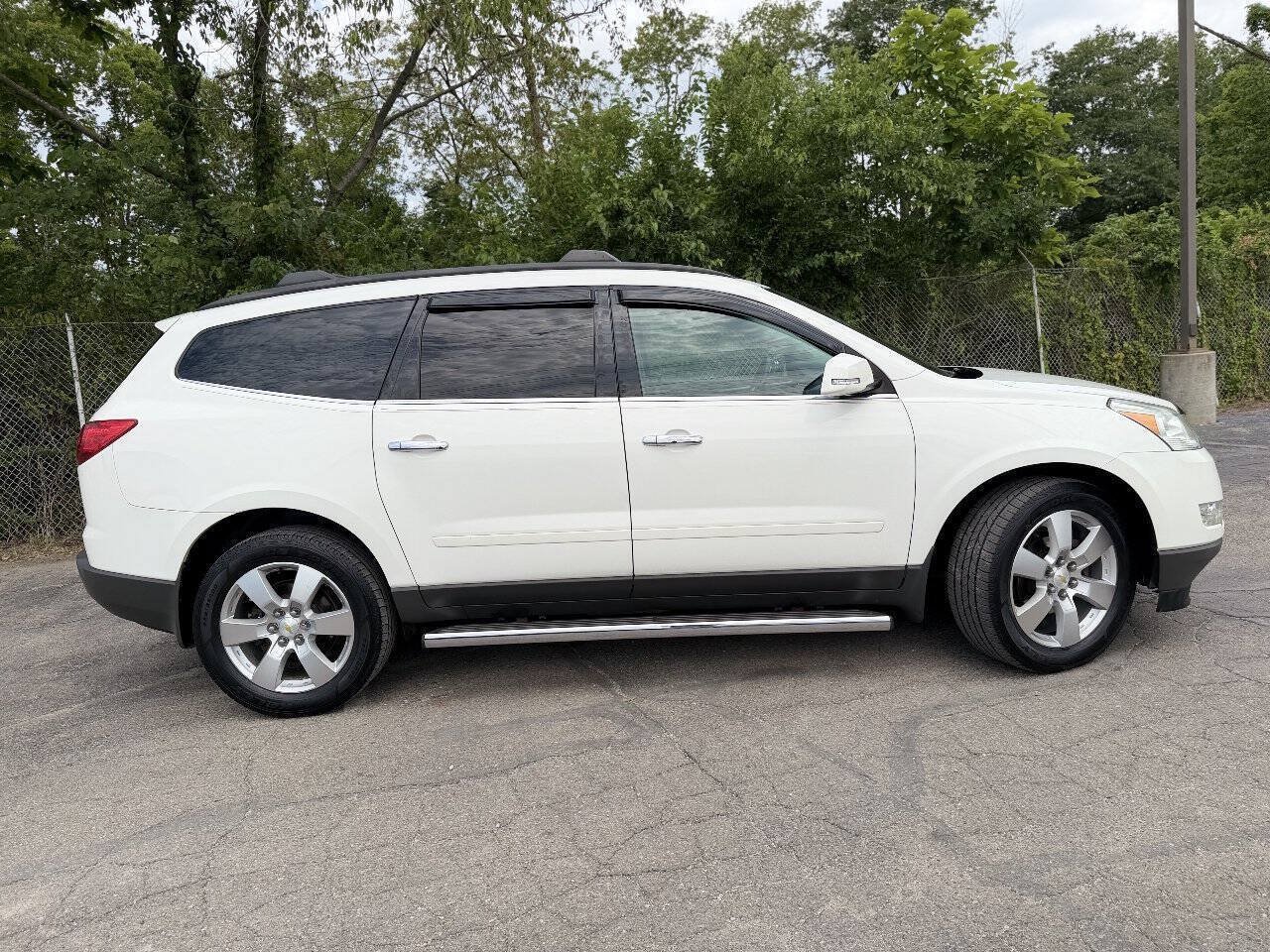 Used 2012 Chevrolet Traverse LT w/ All-Star Edition AWD/4WD image 2
