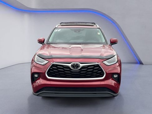 Used 2024 Toyota Highlander LE image 8