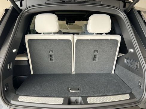 New 2026 Cadillac Vistiq Sport image 32