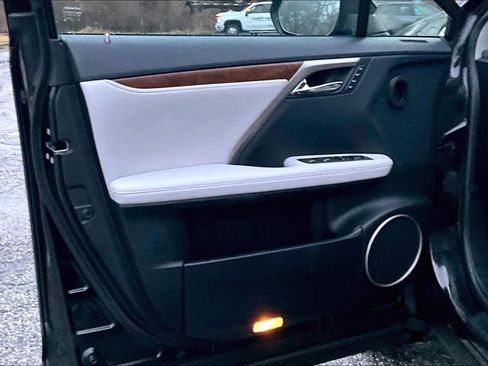 Used 2021 Lexus RX 350L Premium w/ Premium Package image 21