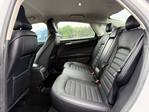 Used 2018 Ford Fusion SE w/ Equipment Group 602A FWD image 15