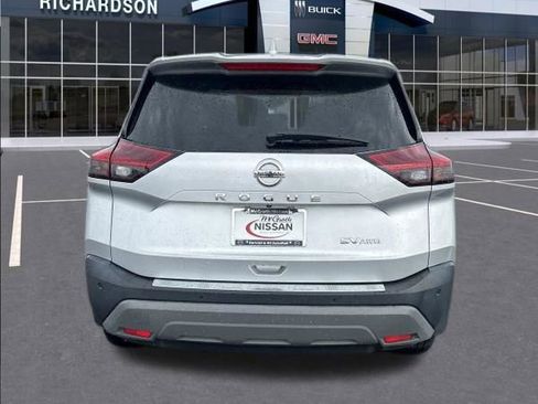 Used 2021 Nissan Rogue SV image 4