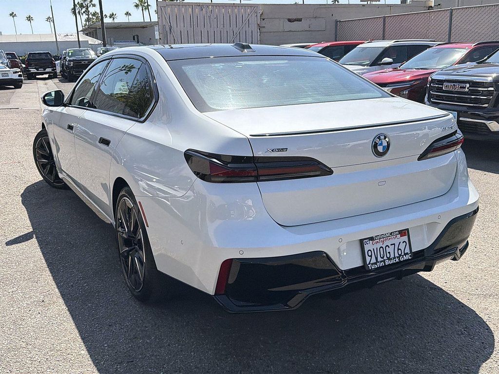 Used 2025 BMW 750e xDrive AWD/4WD image 7
