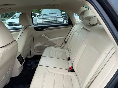 Used 2018 Volkswagen Passat 2.0T SE FWD image 23