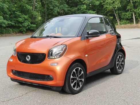 Used 2016 smart fortwo passion RWD image 7