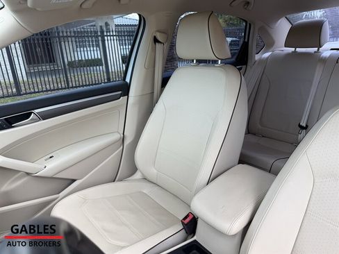 Used 2017 Volkswagen Passat 1.8T R-Line image 20