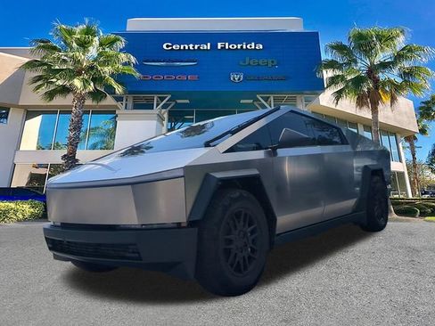 Used 2024 Tesla Cybertruck AWD Crew Cab image 9