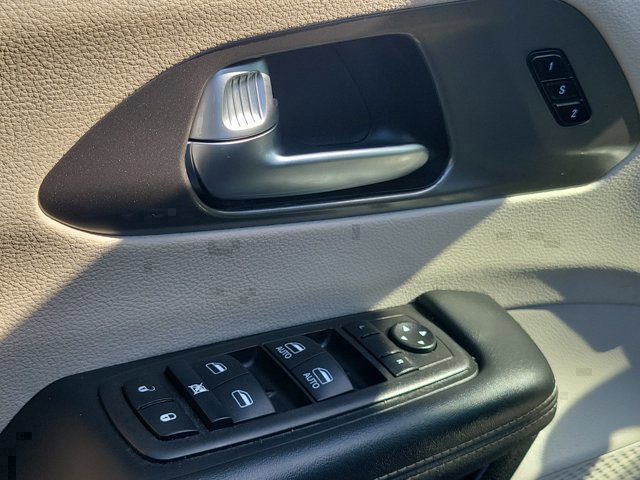 Used 2024 Chrysler Pacifica Limited FWD image 22
