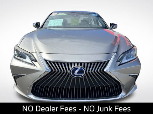Used 2020 Lexus ES 300h w/ Premium Package FWD image 2