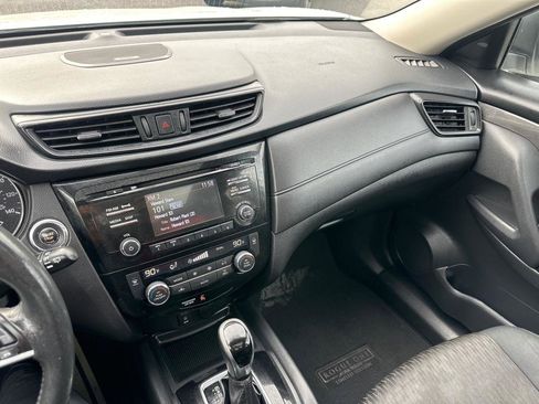 Used 2017 Nissan Rogue SV AWD/4WD image 38