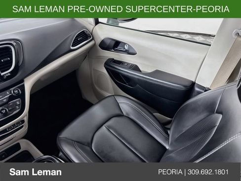 Used 2023 Chrysler Pacifica Touring-L FWD image 21